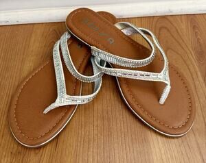 Unisa Bling Thong Sandals Womens Size 8M Silver New Without Box